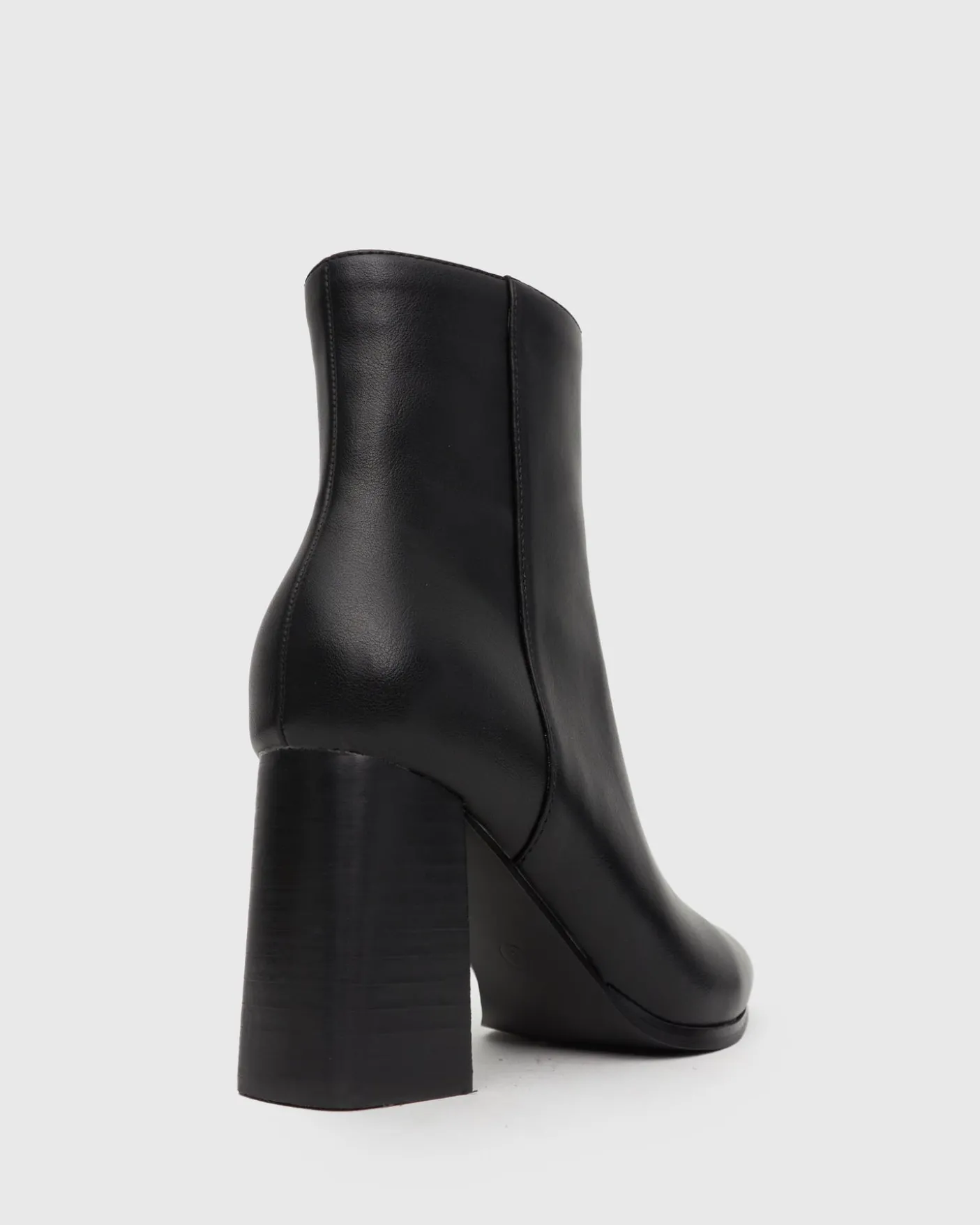 MAX Pointed Toe Ankle Boots
