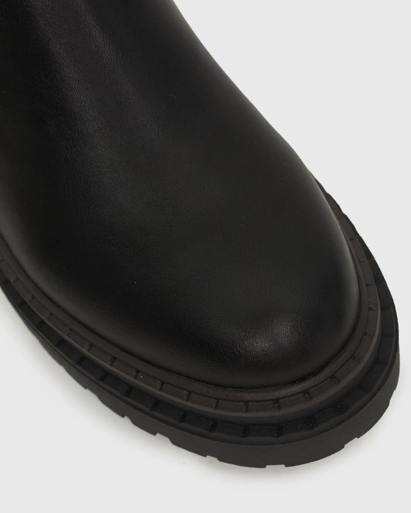 RIVER Chunky Chelsea Boots