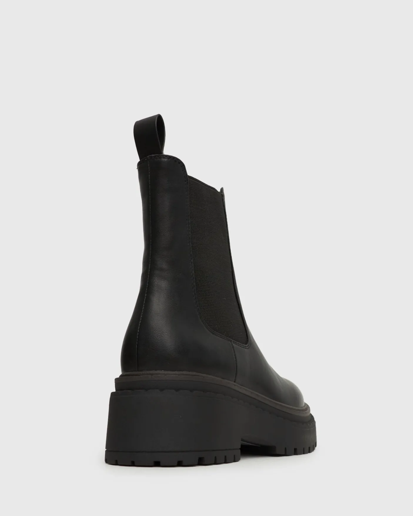 RIVER Chunky Chelsea Boots
